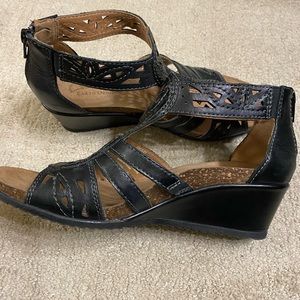 Earth Origins women’s leather sandals